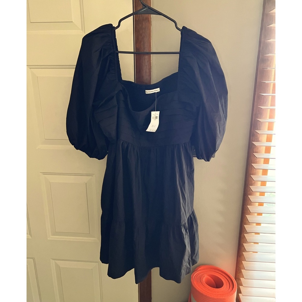 Abercrombie & Fitch short sleeve black dress